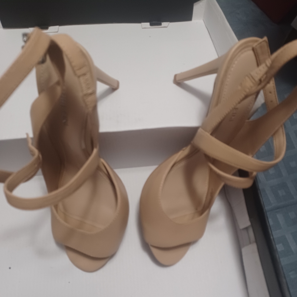 Shoes - Picture 2 of 4
